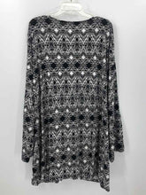 Load image into Gallery viewer, K Jordan Size 5X Black/white Print Knit Top