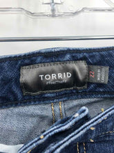Load image into Gallery viewer, Torrid Size 22 Denim Shorts