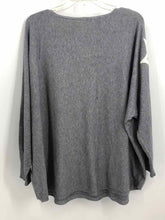 Load image into Gallery viewer, Aaeda Size 3X Gray Stars Tunic