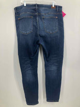 Load image into Gallery viewer, Judy Blue Size 18 Denim Jeans