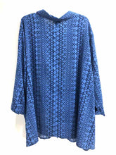 Load image into Gallery viewer, Catherines Size 5X Blue Print Blouse