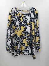 Load image into Gallery viewer, CJ Banks Size 4X Navy/yellow Floral Knit Top