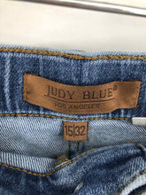 Load image into Gallery viewer, Judy Blue Size 15 Denim Jeans