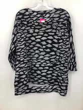 Load image into Gallery viewer, Tribal Size Large Black/Gray Print Tunic