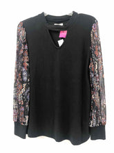 Load image into Gallery viewer, Maurices Size Large Black Floral Knit Top