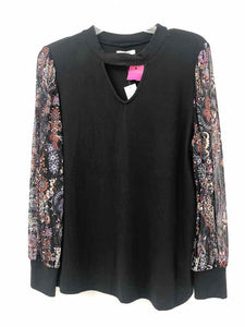 Maurices Size Large Black Floral Knit Top