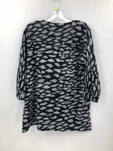 Load image into Gallery viewer, Tribal Size Large Black/Gray Print Tunic