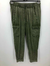 Load image into Gallery viewer, Torrid Size 1X Olive Pants