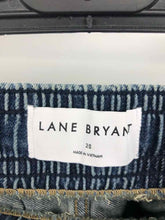 Load image into Gallery viewer, Lane Bryant Size 28 Denim Jeans