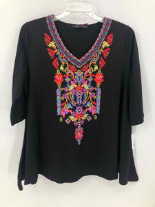 Calessa Size Large Black Embroidered Knit Top