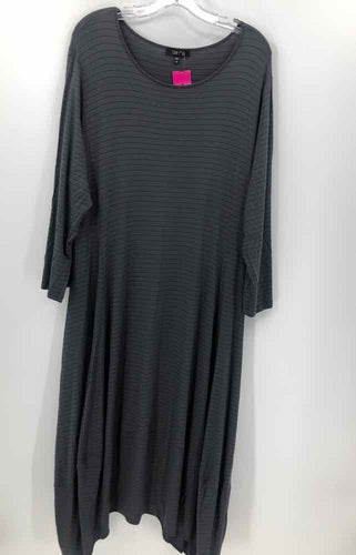 Comfy Size 1X Grey Stripe Dress