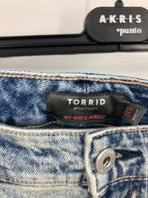 Load image into Gallery viewer, Torrid Size 22 Denim Jeans