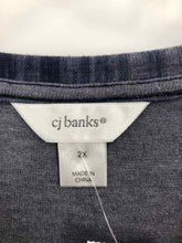 Load image into Gallery viewer, CJ Banks Size 2X NAVY/GRAY lines Tunic