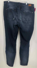 Load image into Gallery viewer, Judy Blue Size 18 Denim Jeans