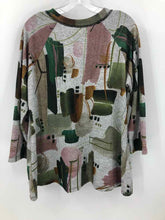 Load image into Gallery viewer, Jess and Jane Size Medium Grey/green Print Knit Top