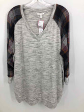 Load image into Gallery viewer, Maurices Size 1X Gray Plaid Tunic