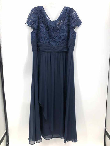 Magic Size 1X Navy Lace Dress